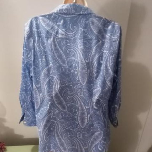 Blue & White Paisley Button-down Blouse - Picture 2 of 4